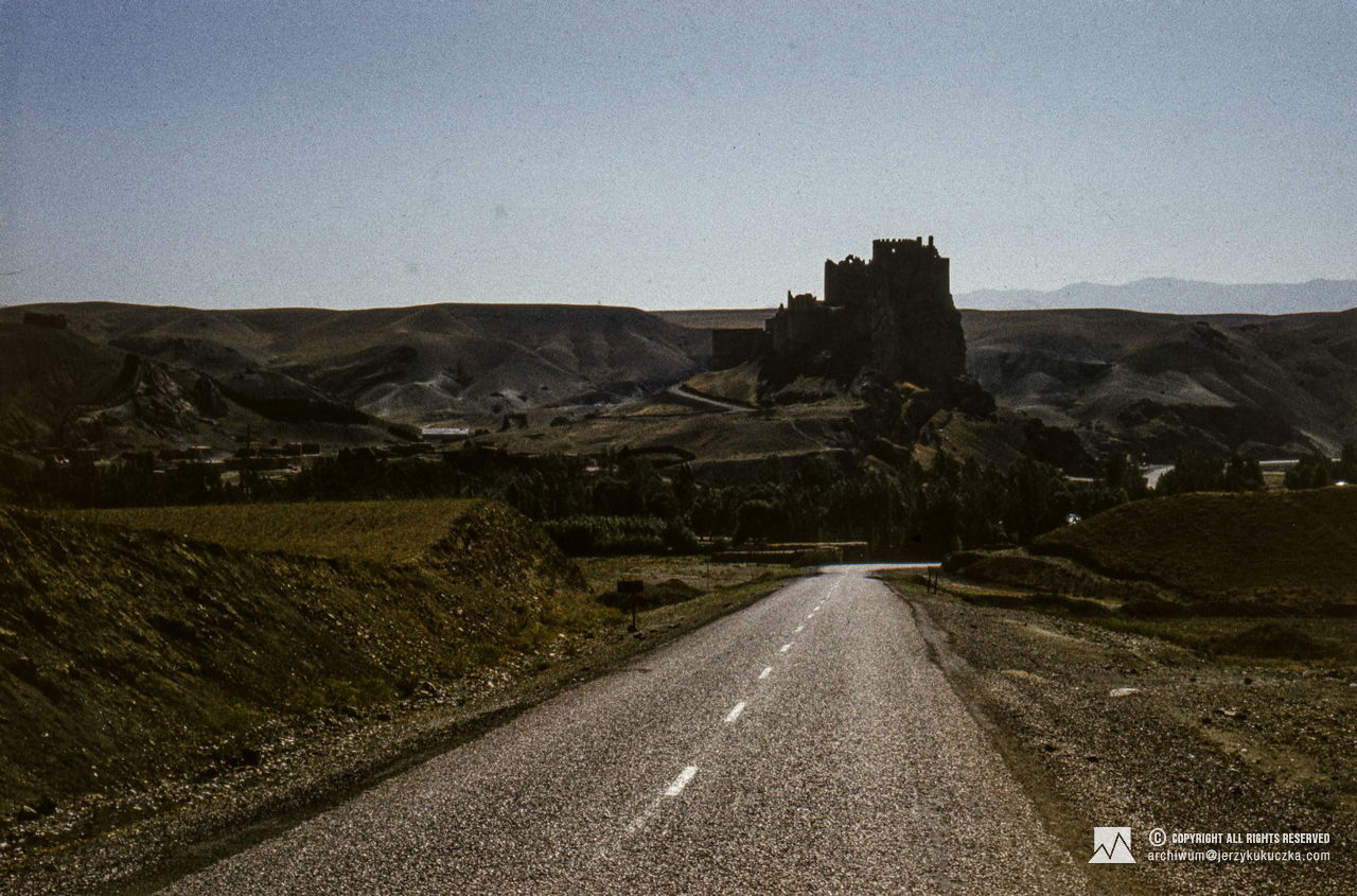 Hoşap Castle in Turkey. Travel of the participants of the expedition. Route from Katowice to Islamabad.