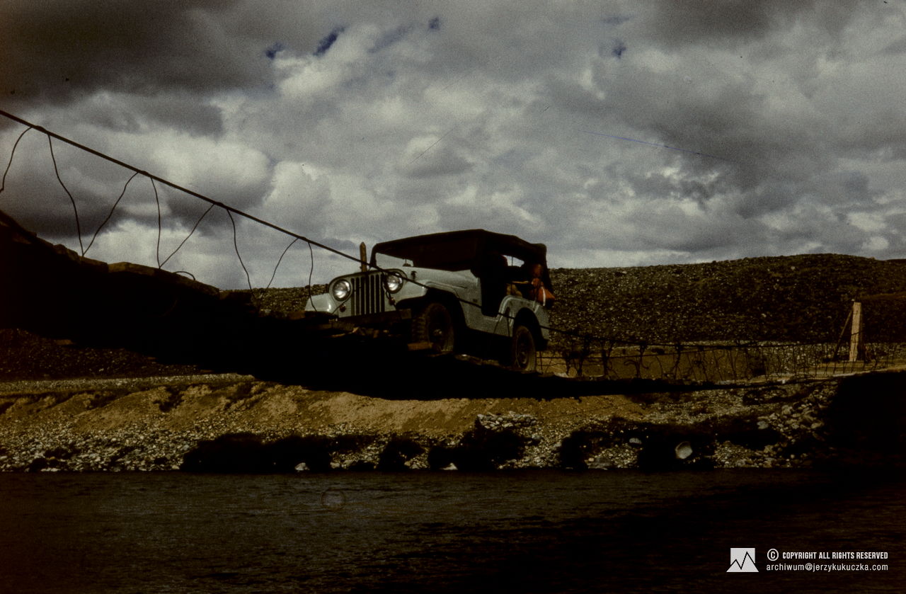 Jeep caravan crossing the river.
