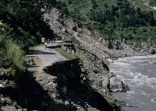 Zniszczona droga z Katmandu do Kodari