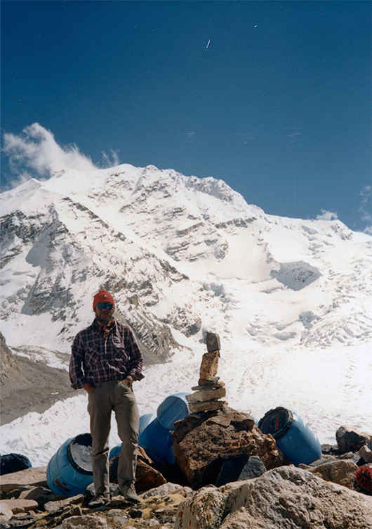 Ostatnia w koronie. Jerzy Kukuczka na tle Shisha Pangmy.