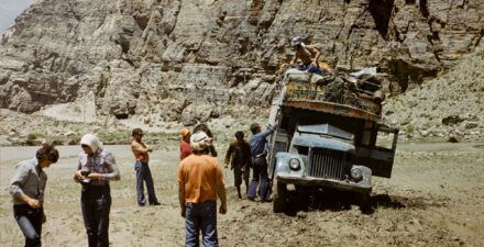 Uczestnicy wyprawy na Noszak w 1976 roku podczas trasy do bazy.