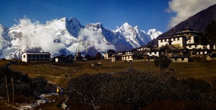 Klasztor w Tengboche. Wyprawa na Lhotse w 1979 roku.