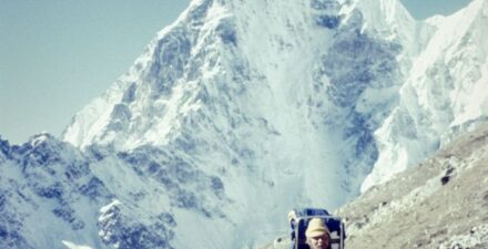 Jerzy Kukuczka w drodze do bazy pod Lhotse. Rok 1979.