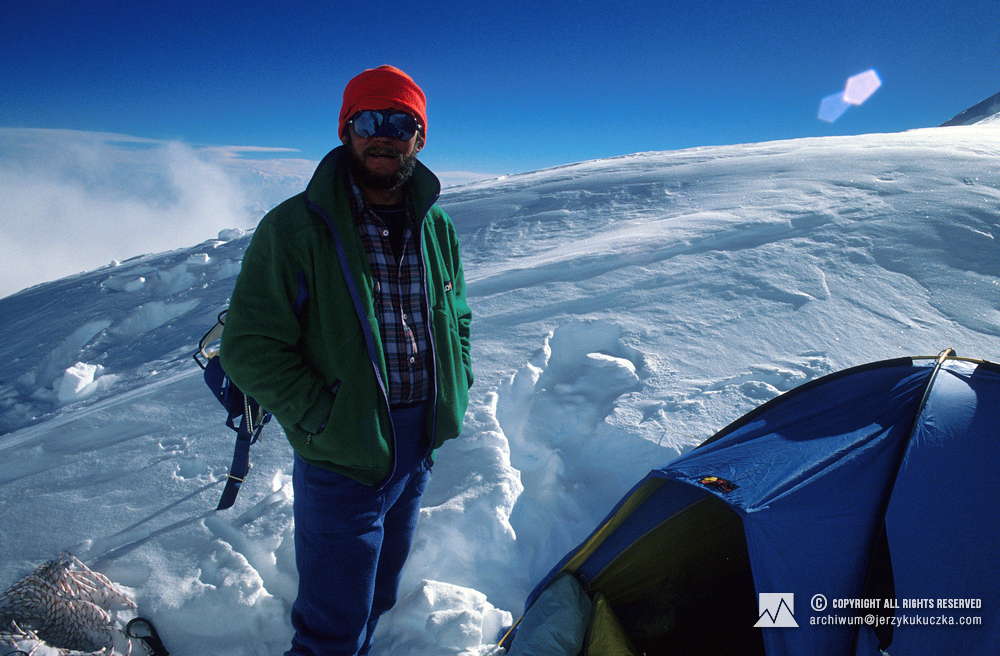 Jerzy Kukuczka in camp III (7150 m above sea level).