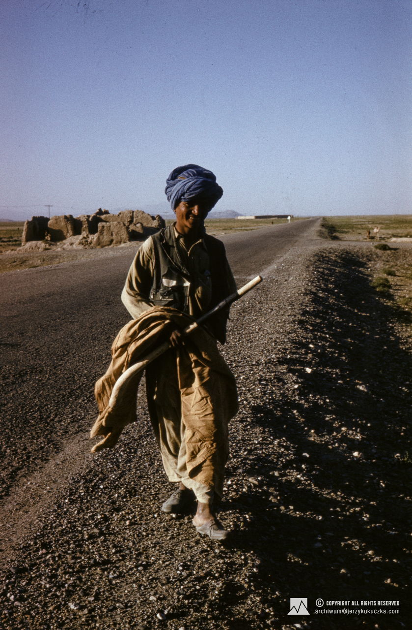 Camel shepherd. Travel of the participants of the expedition through Afghanistan. Route from Katowice to Islamabad.