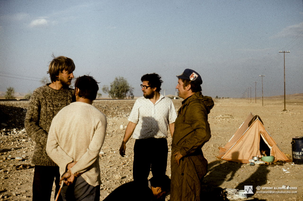 Return of the participants of the expedition to Poland. From left to right: Wojciech Dzik, Janusz Majer, Jan Koisar and Wiesław Lipiński. Drive through Afghanistan. Route from Islamabad to Katowice.