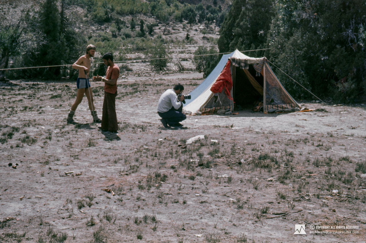 Participants of the expedition at the base. From the left: Wojciech Dzik, Shoaib Hameed and Józef Kubik.