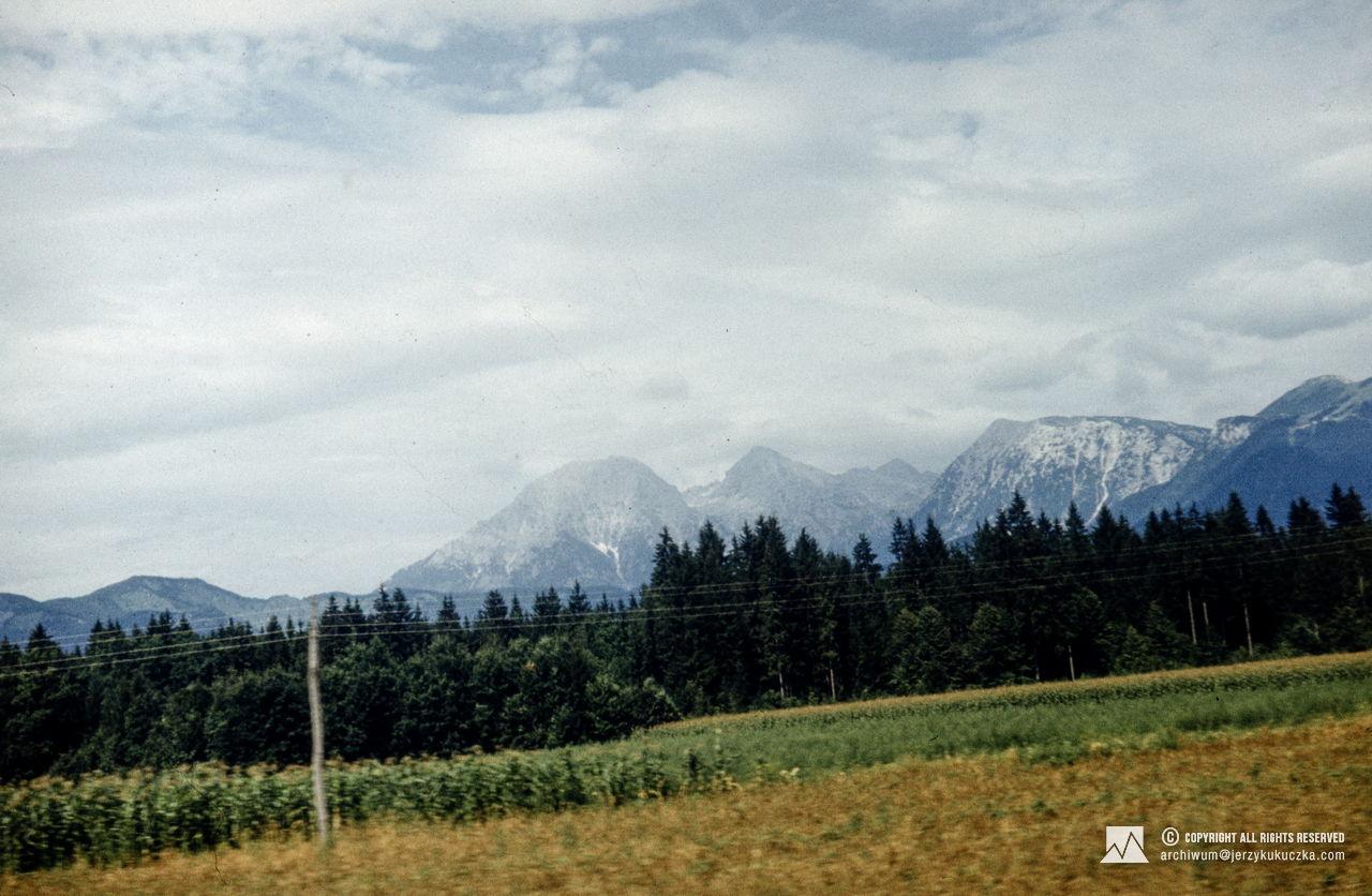 Travel of the participants of the expedition. Route from Katowice to Islamabad.