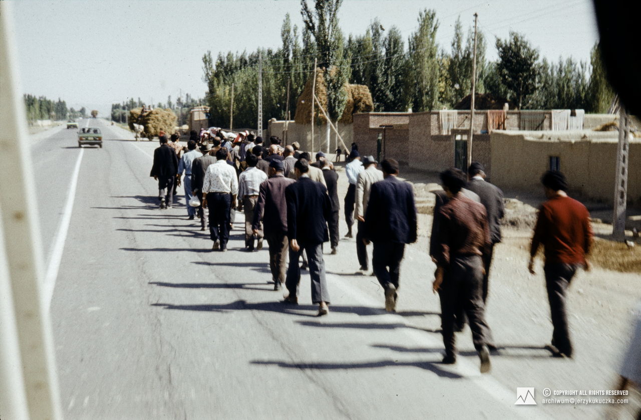 Citizens of Iran. Travel of the participants of the expedition through Iran. Route from Katowice to Islamabad.