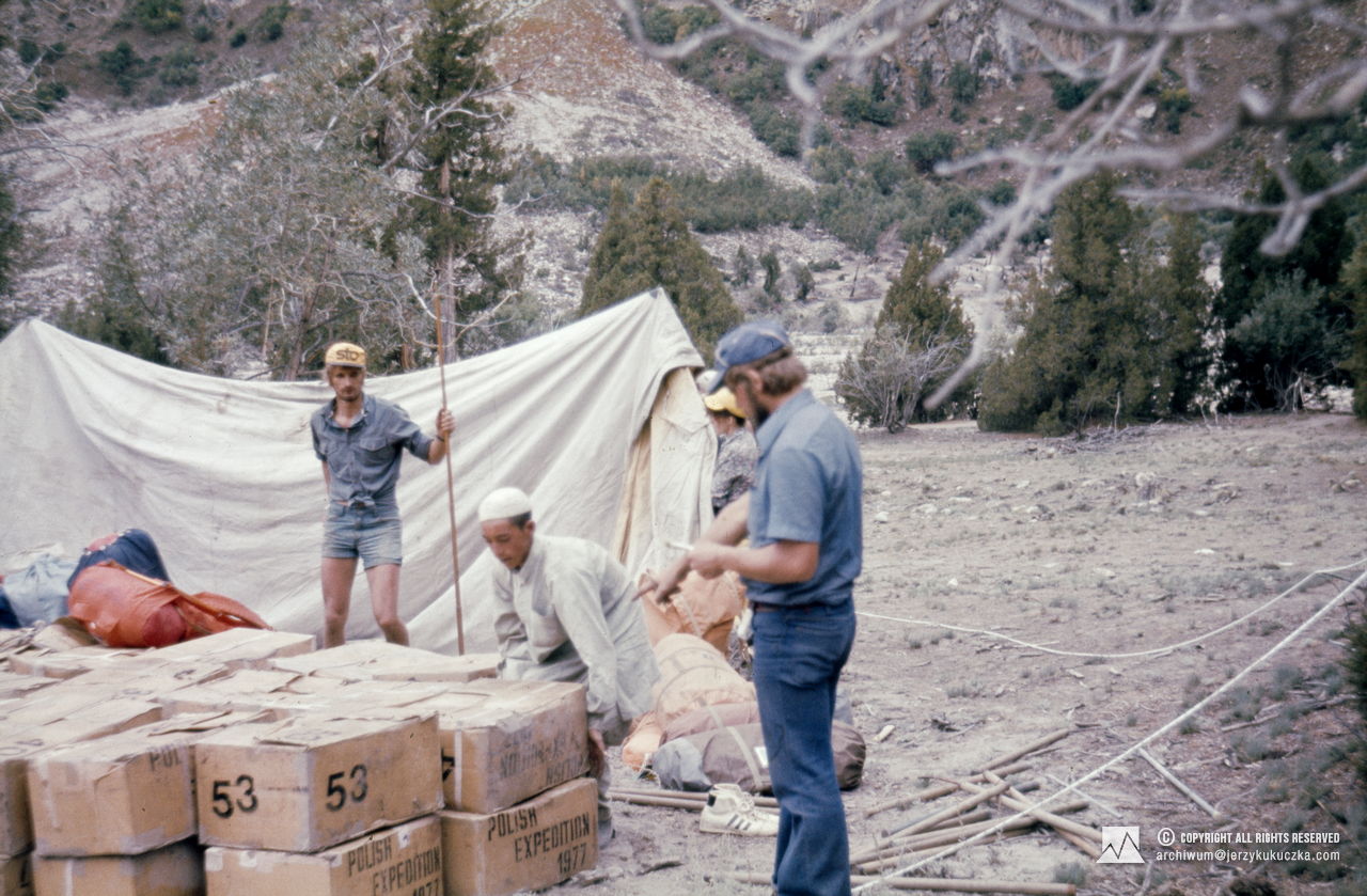 Participants of the expedition during the setting up of the base camp. From the left: Werner Sucher, Pakistani man, Danuta Wach (in the back in a yellow hat) and Jerzy Kukuczka.