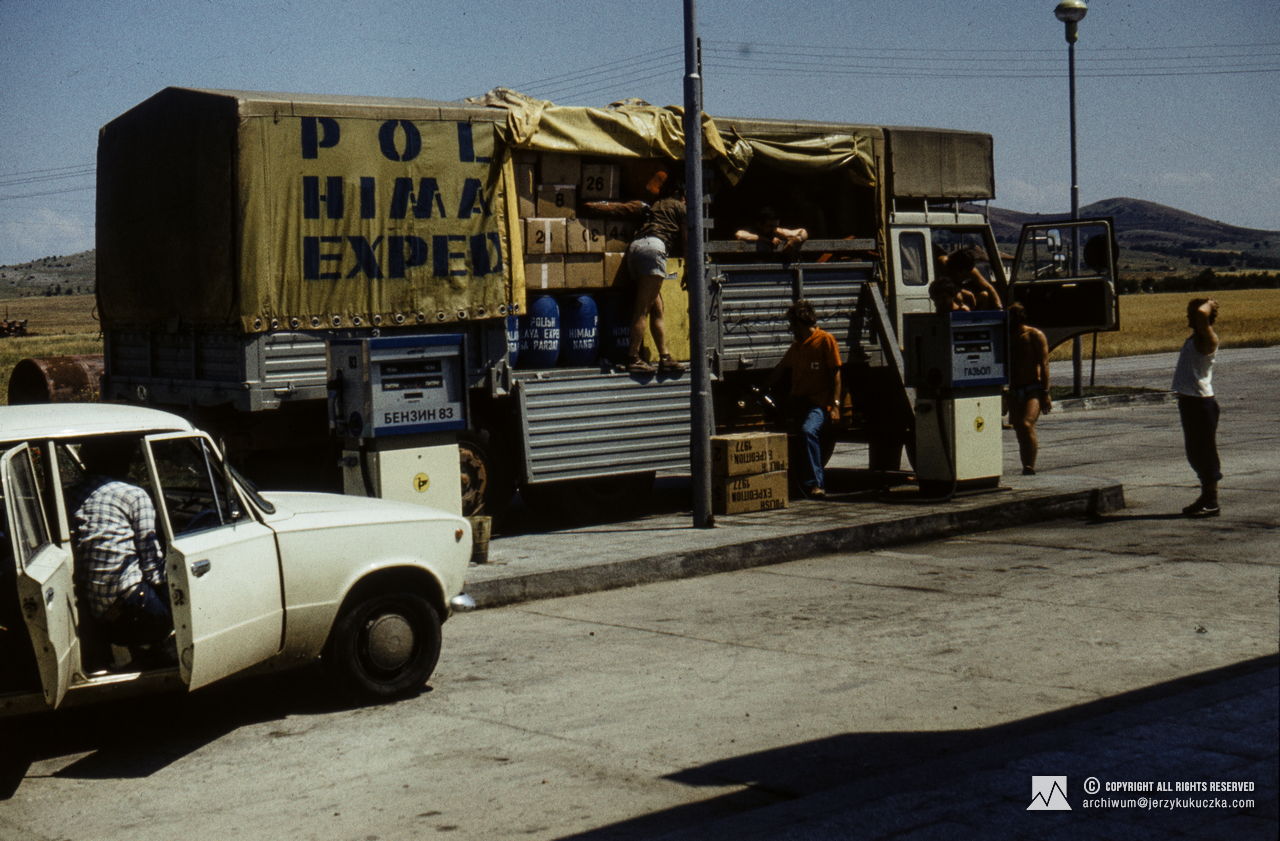 Participants of the expedition during a stopover in Bulgaria. Travel from Katowice to Islamabad.