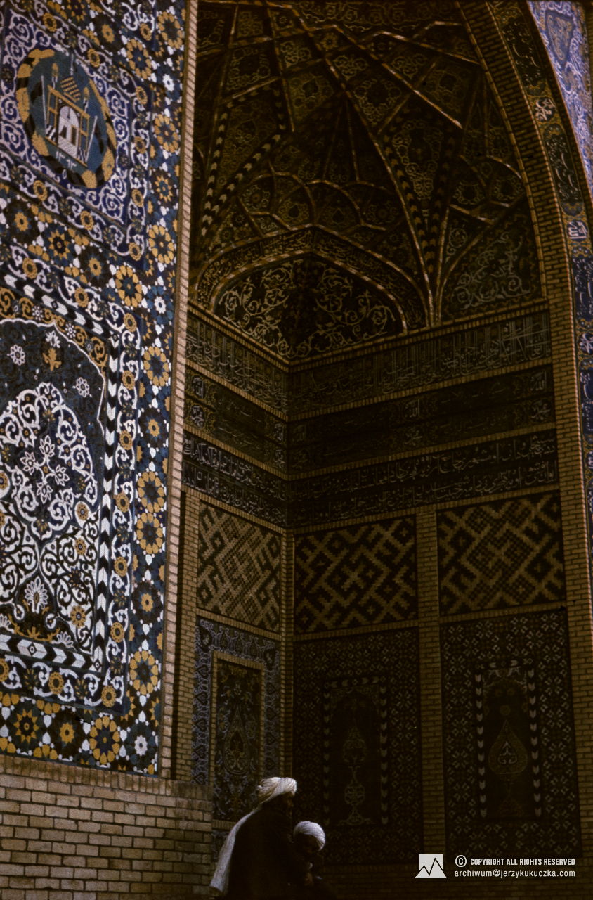 The Mosque of Herat. Travel of the participants of the expedition through Afghanistan. Route from Katowice to Islamabad.