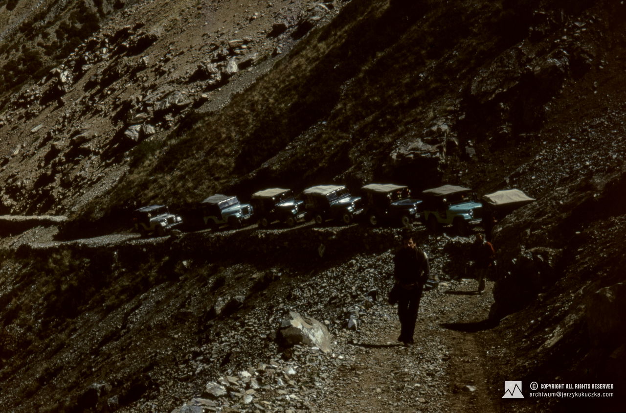 Jeep caravan. Józef Kubik is walking in the foreground.