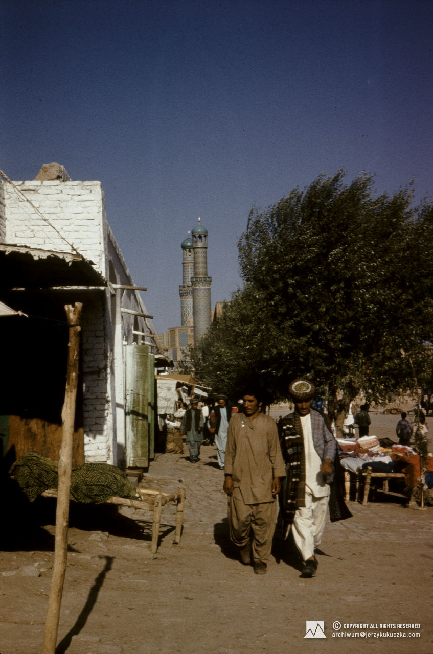 People of Herat. Travel of the participants of the expedition through Afghanistan. Route from Katowice to Islamabad.