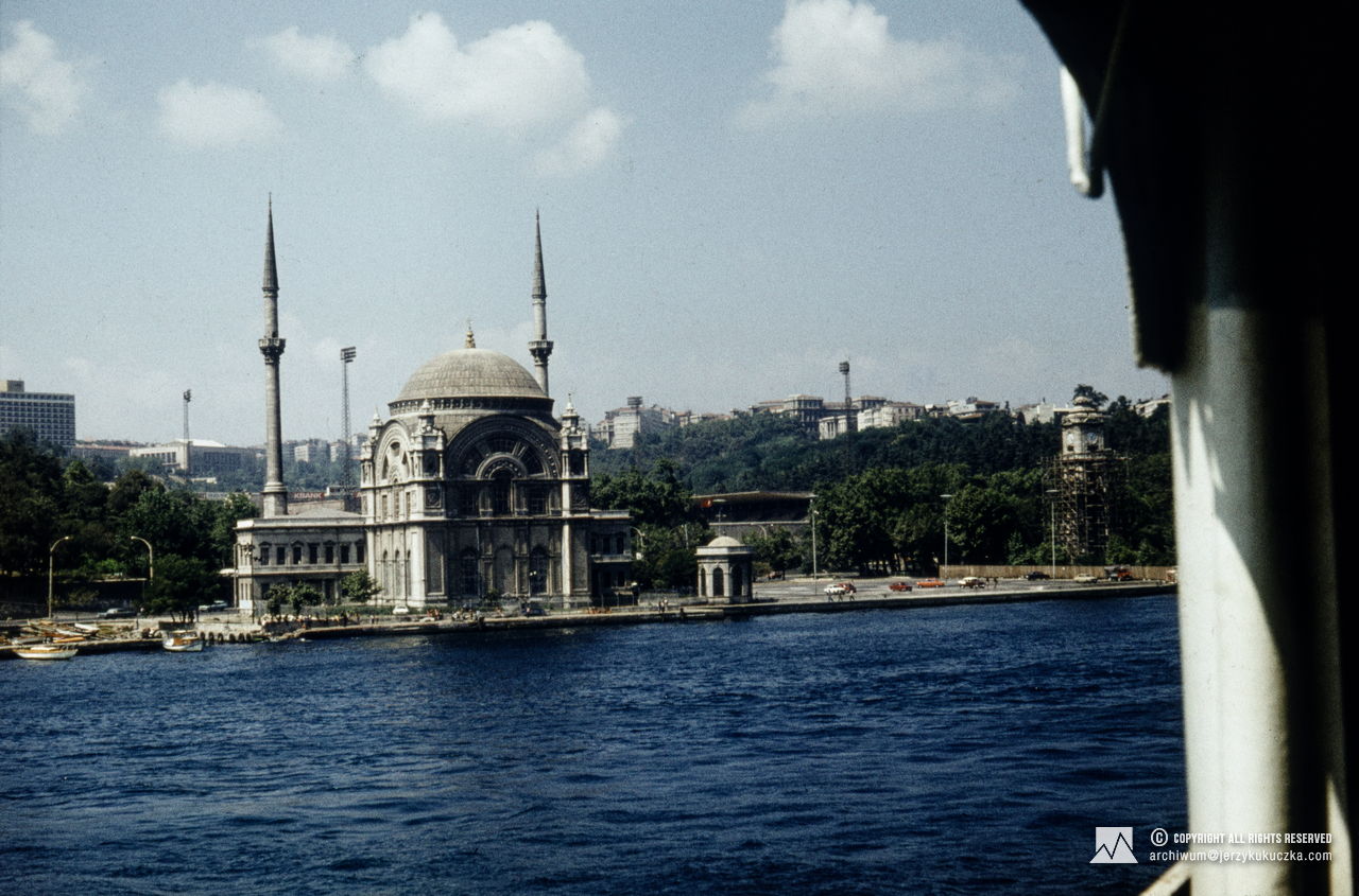 Dolmabahçe Mosque in Istanbul. Travel of the participants of the expedition through Turkey.
