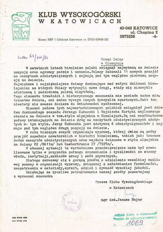 Organizacja wyprawy wymagała wielu zezwoleń i formalnych procedur, przez które należało przejść. Tu pismo Klubu Wysokogórskiego w Katowicach z prośbą o zezwolenie na wywóz żywności za granicę na czas trwania wyprawy.