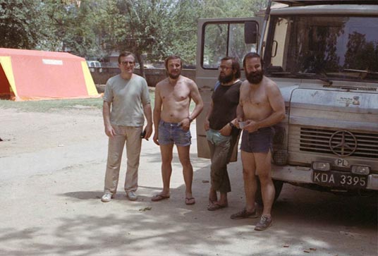 Członkowie dwóch wypraw w Islamabadzie. Od lewej: Edward Westerlund, Jerzy Kukuczka, Ryszard Warecki i Janusz Majer.