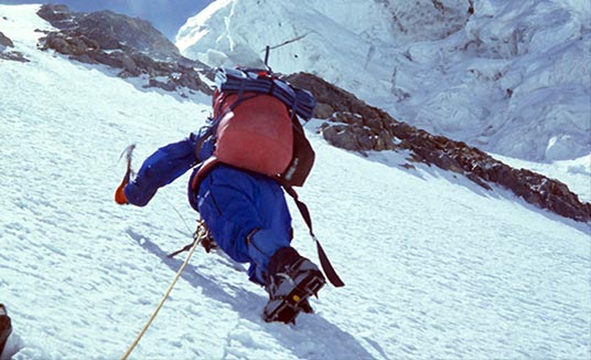Wojciech Kurtyka podczas wspinaczki.