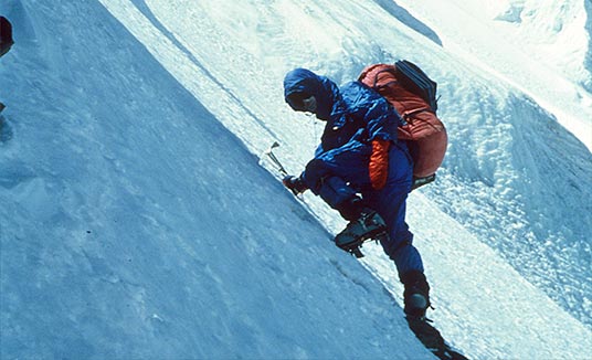 Wojciech Kurtyka podczas wspinaczki.