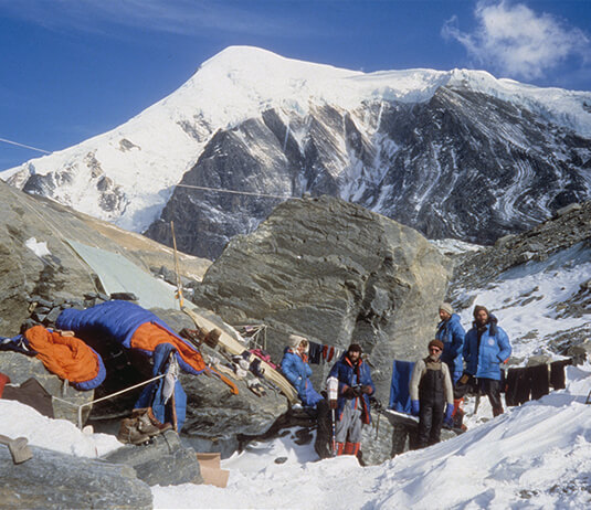 Uczestnicy wyprawy w bazie. Od lewej: Małgorzata Fromenty-Bilczewska, Wacław Sonelski, Adam Bilczewski, Janusz Skorek i Andrzej Machnik.