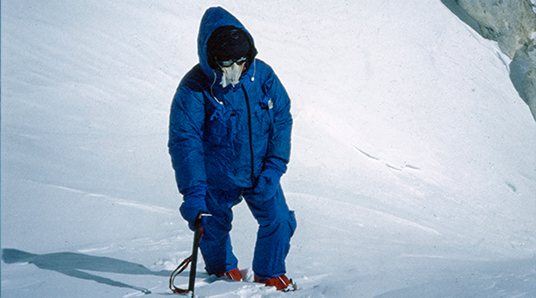 Wojciech Kurtyka podczas wspinaczki.