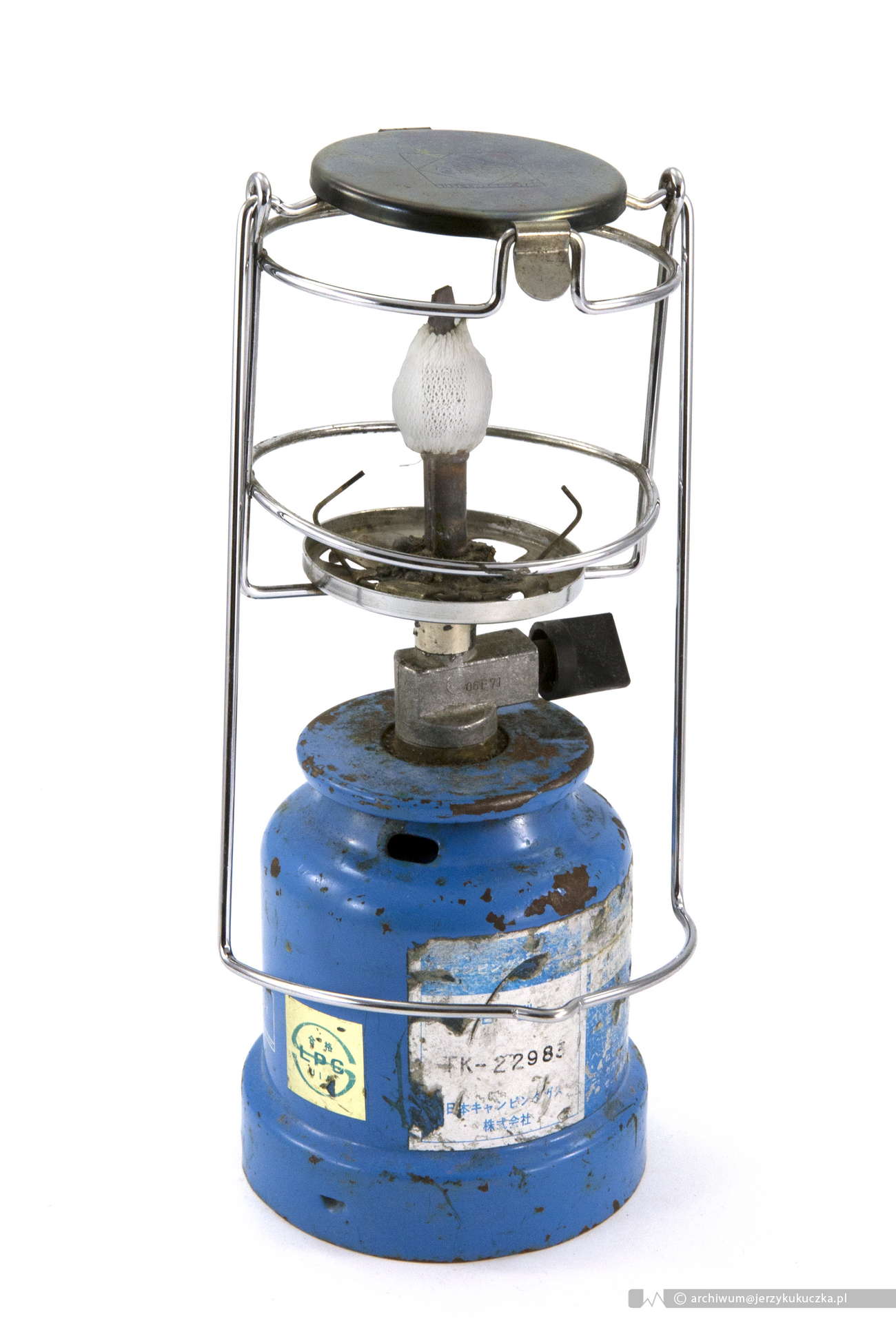 Otra pieza del equipamiento: lampara de butano.