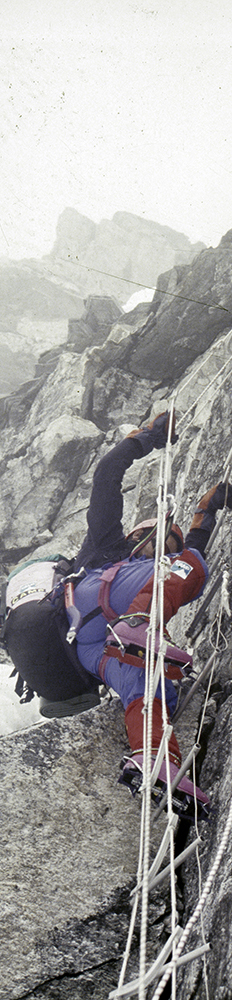 Jerzy Kukuczka w trakcie wspinaczki.