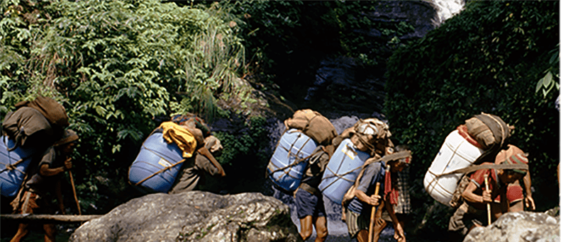 Karawana w drodze do bazy.