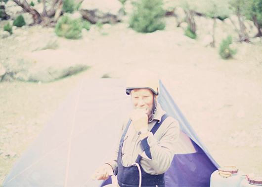 Jerzy Kukuczka po ataku szczytowym. Bezpieczny w bazie.