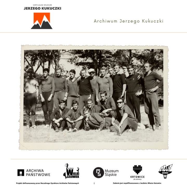 Koledzy Jerzego Kukuczki z wojska. Jerzy Kukuczka stoi drugi od prawej.